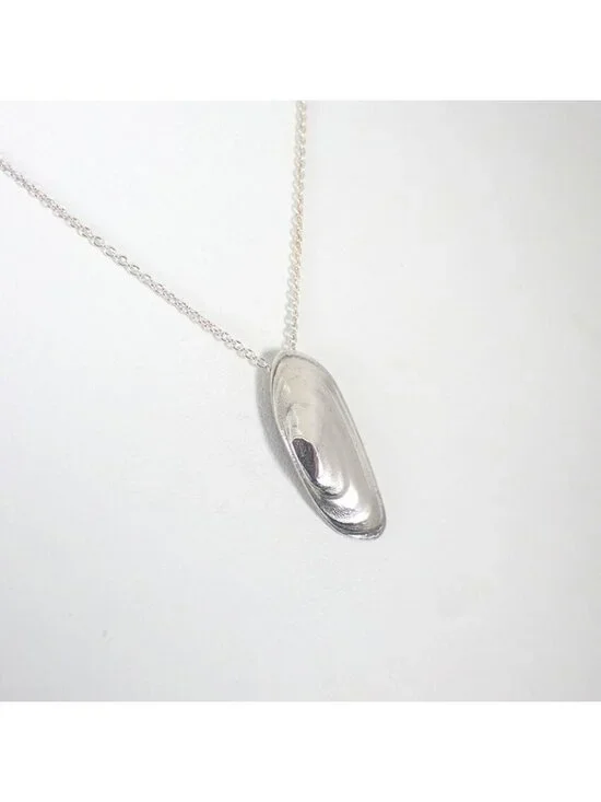 Tiffany & Co 925 Shell Oyster Pendant Necklace - Picture 3 of 10